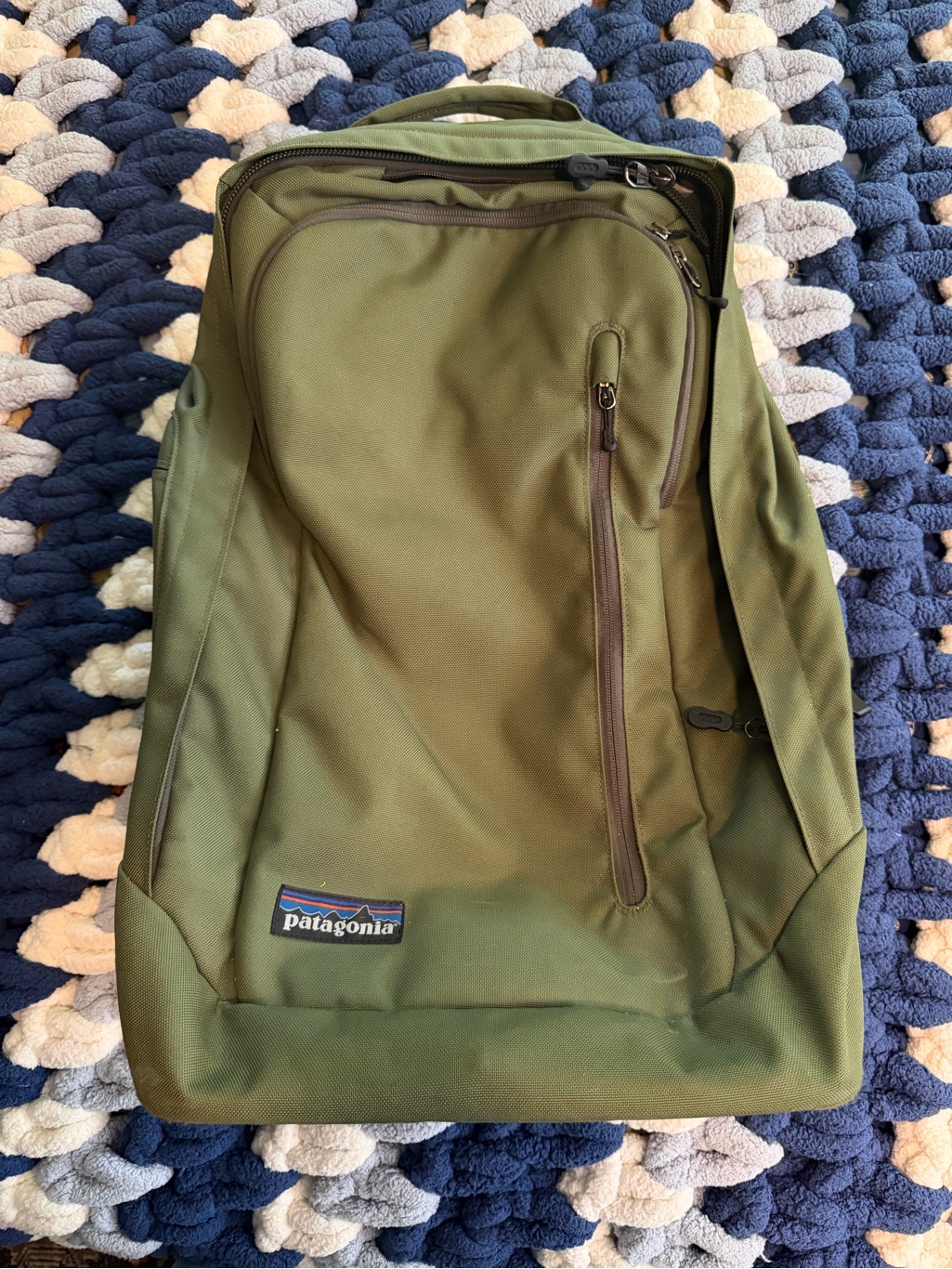 Patagonia Olive Green Men's Duffel With Front Zip Pocket